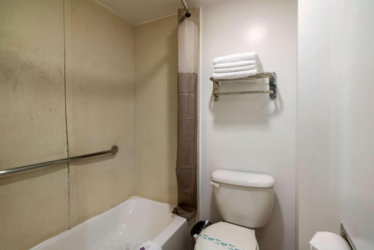 Motel 6 Monterey Park Eksteriør billede