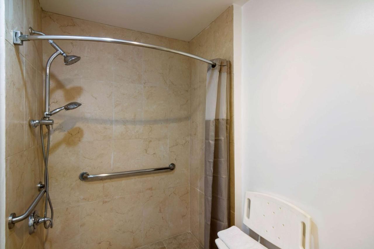 Motel 6 Monterey Park Eksteriør billede