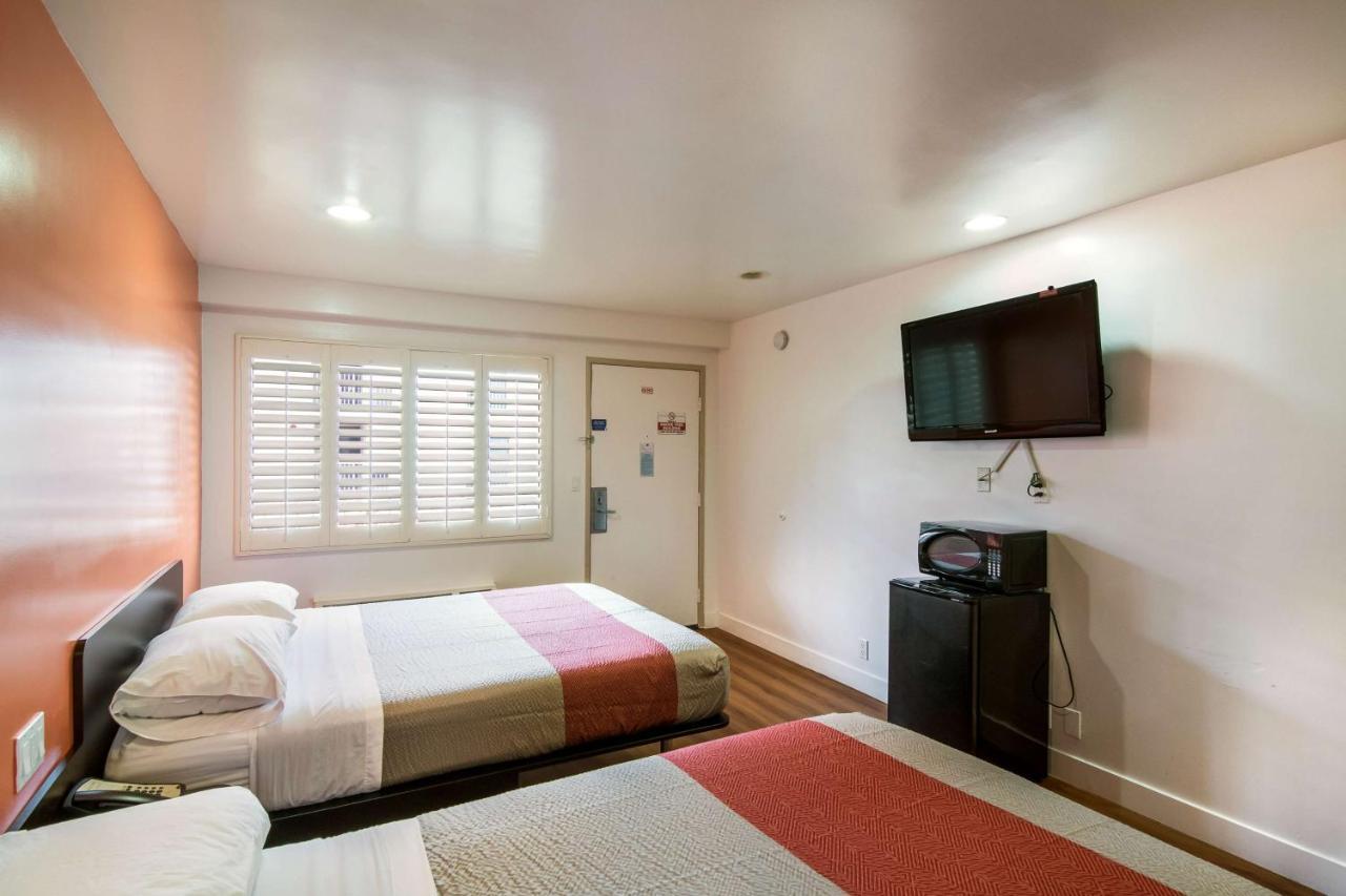 Motel 6 Monterey Park Eksteriør billede