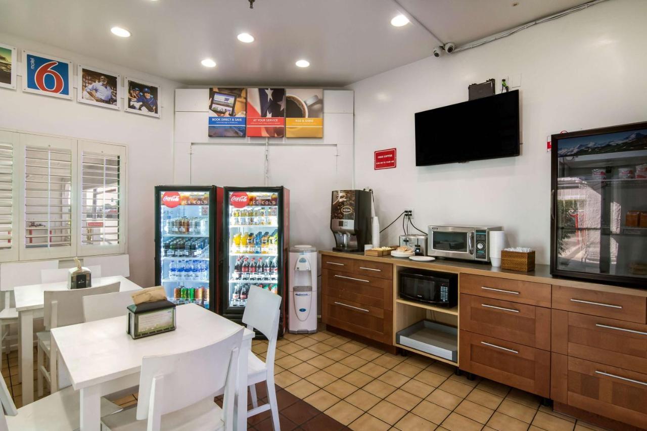 Motel 6 Monterey Park Eksteriør billede