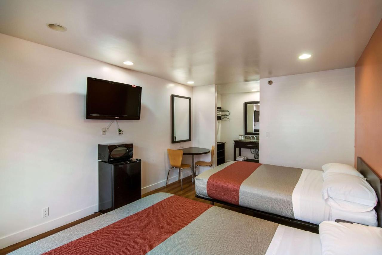 Motel 6 Monterey Park Eksteriør billede