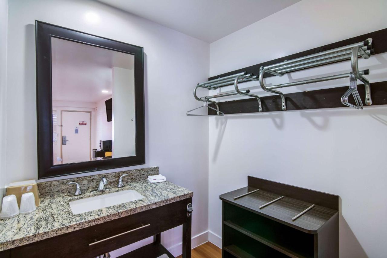 Motel 6 Monterey Park Eksteriør billede